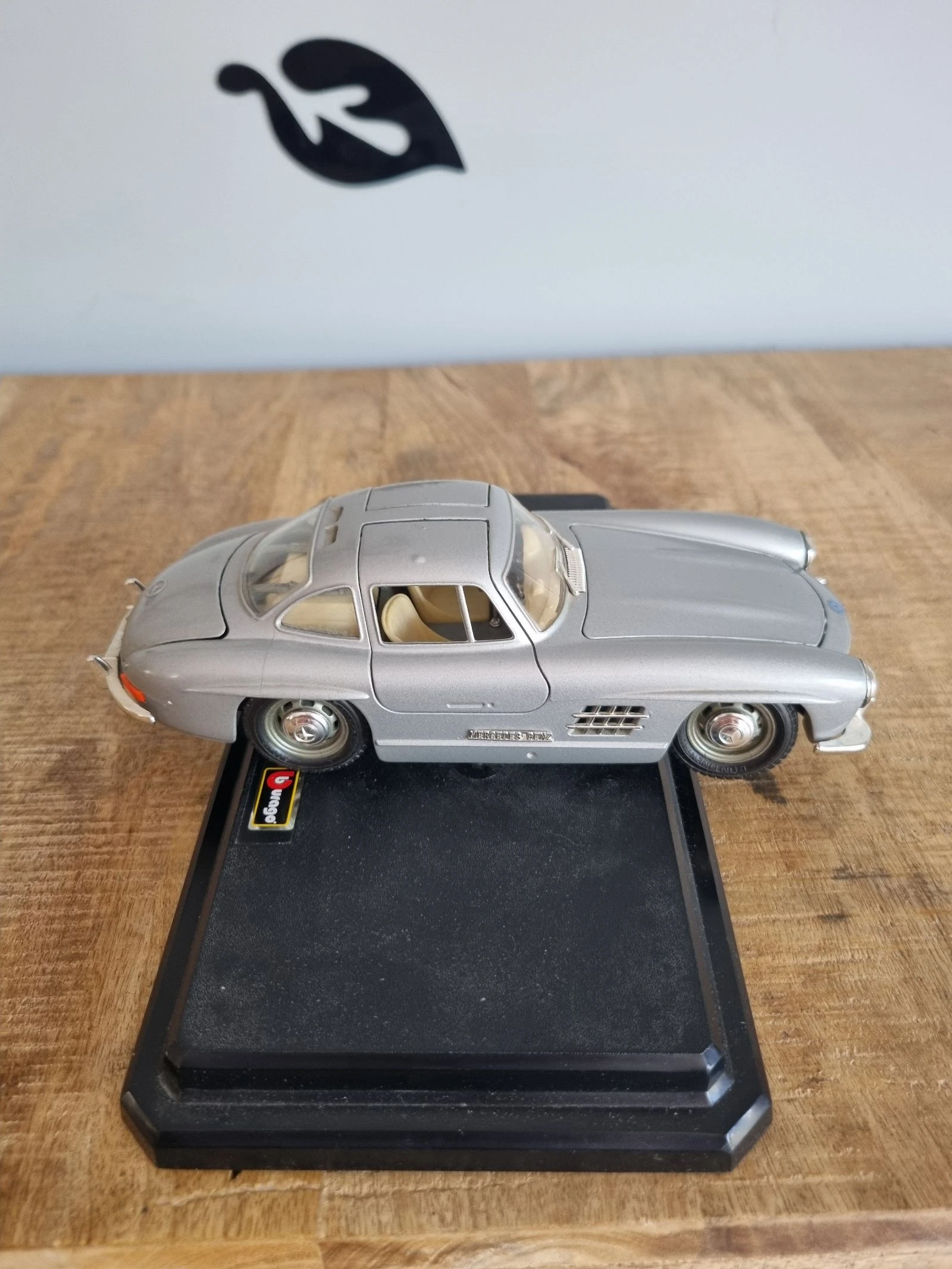 Miniatuurauto Bburago Mercedes-Benz 300 SL (1954) - Schaal 1/24 – photo 6